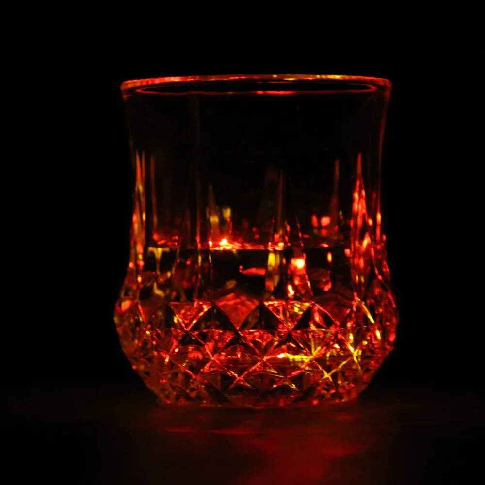 Поступление светодиодный мигающий светящийся светильник для воды Активированный светильник винный кружка стеклянной чашки Вечерние