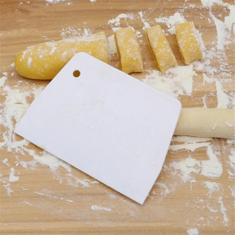 

CTREE 2Pcs Smooth Cream Cake Spatula DIY Craft Baking Scraper Butter Knife Plastic Cake Dough Cutter Kitchen Baking Tools C163