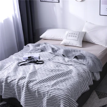 

The stripe knit cotton blanket suitable for adults and children in the environment of air conditioning, nap and leisure