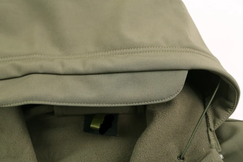 Revestimento de Escudo Macio dos Homens Cabolsa de Camuflagem com Capuz Térmicas à Prova de Vento Quente à Prova ao ar Livre Militar Tático Blusão Esportes Água d' 28 High Quality Esporte e Lazer