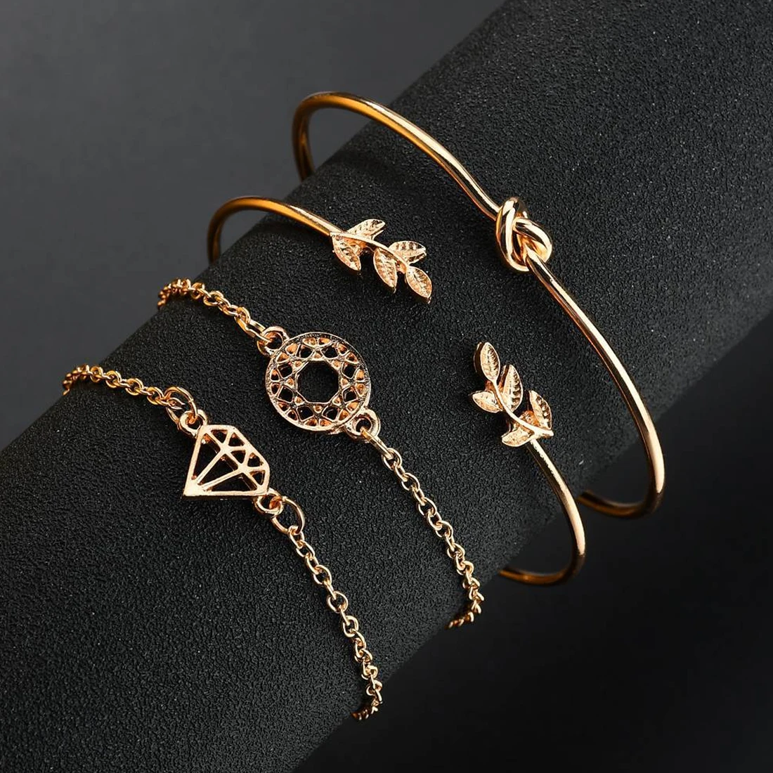2018 European And American Retro Leaves Knotted Openwork Bracelet New Bracelet Bracelet Set