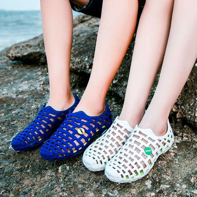 

2019 Hole Summer Clogs For Women Lovers Sandals Cut-Outs Shoes Woman Slip On Flats Casual Slippers Women Flip-flops Female