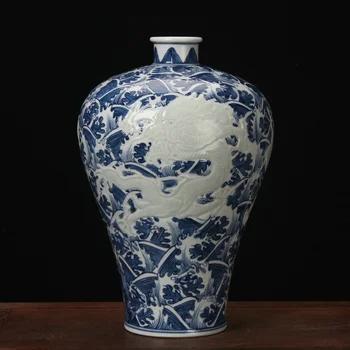 

Jingdezhen Porcelain Vase High-grade Blue And White Carving Hand-painted Tenglong Vase Chinese Home Furnishing Room Setting vase