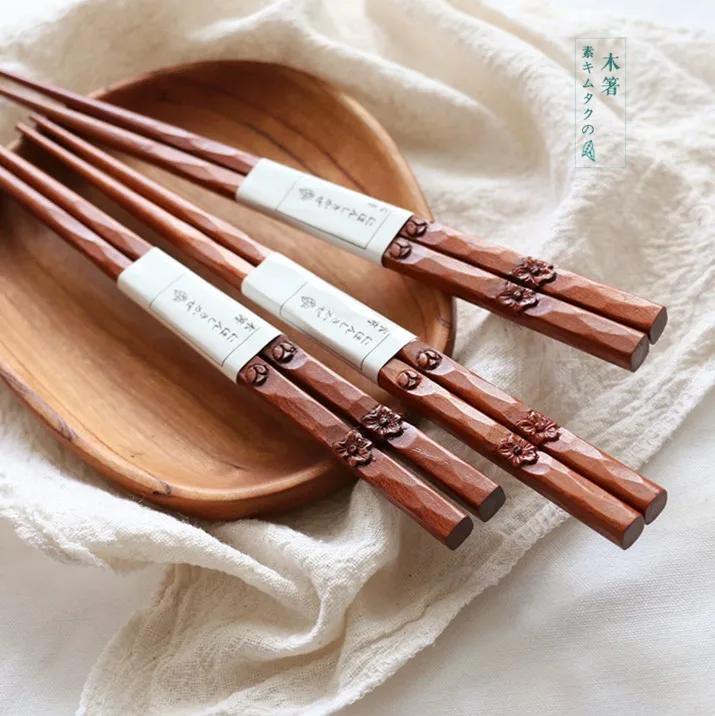 2 Pairs Japanese Style Wooden Chopsticks Sushi Food Pure Hand Carved Flower Creative Portable Tableware | Дом и сад