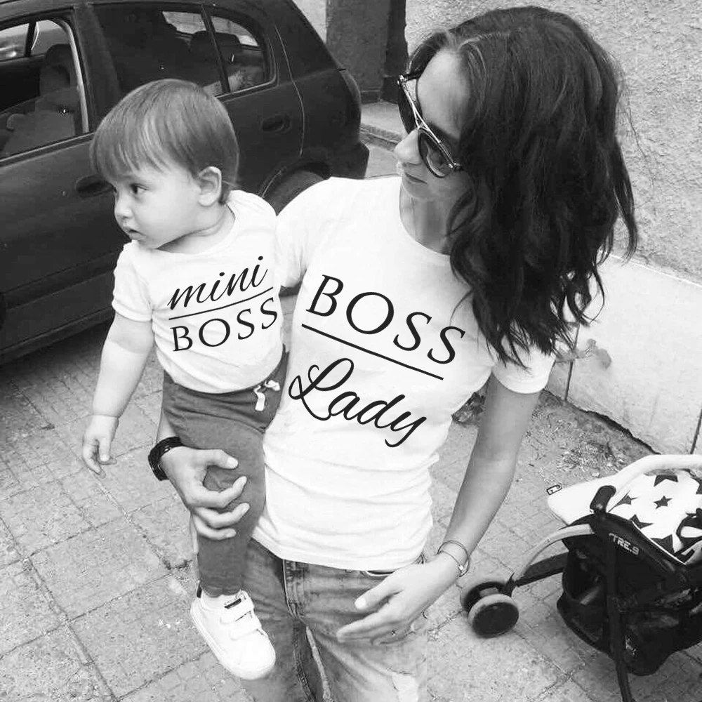 Одинаковая футболка для мамы и ребенка девочек с надписью Mini Lady Boss блузка