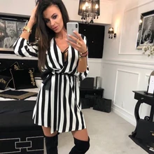 セクシーな女性 V ネックストライプのドレス 2018 新しいファッション黒、白のストライプのビーチドレス vestidos プラスサイズ(China)