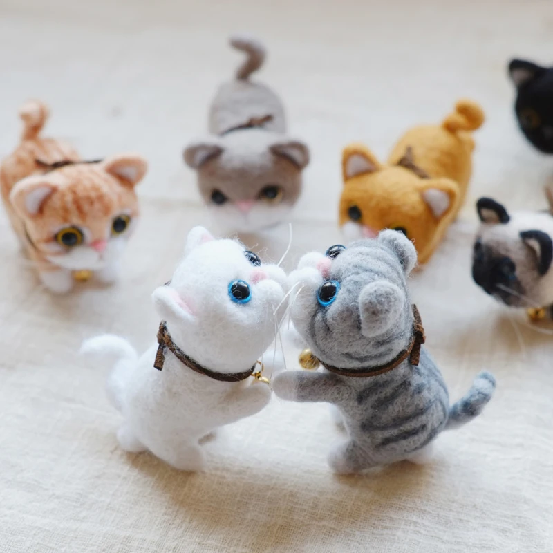 muñecas hechas a mano de fieltro