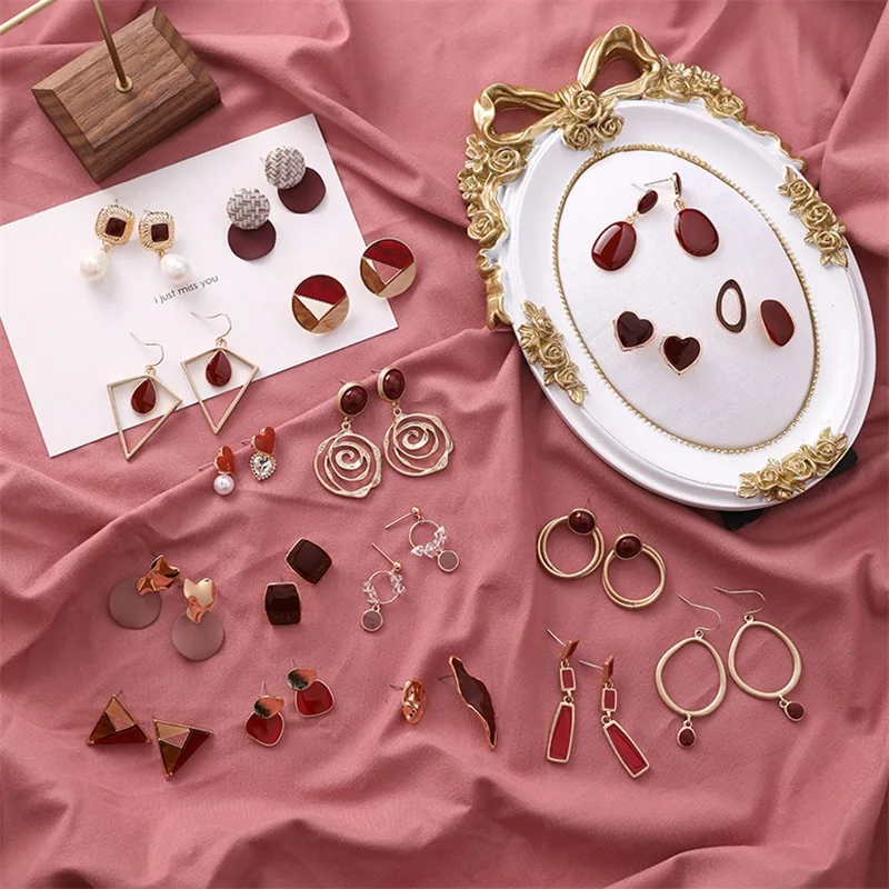 

2019 New Elegant Vintage Wine red Drop oil Metal Gold Earrings Geometric red Acrylic oval Crystal long Sexy Earrings Women Gifts