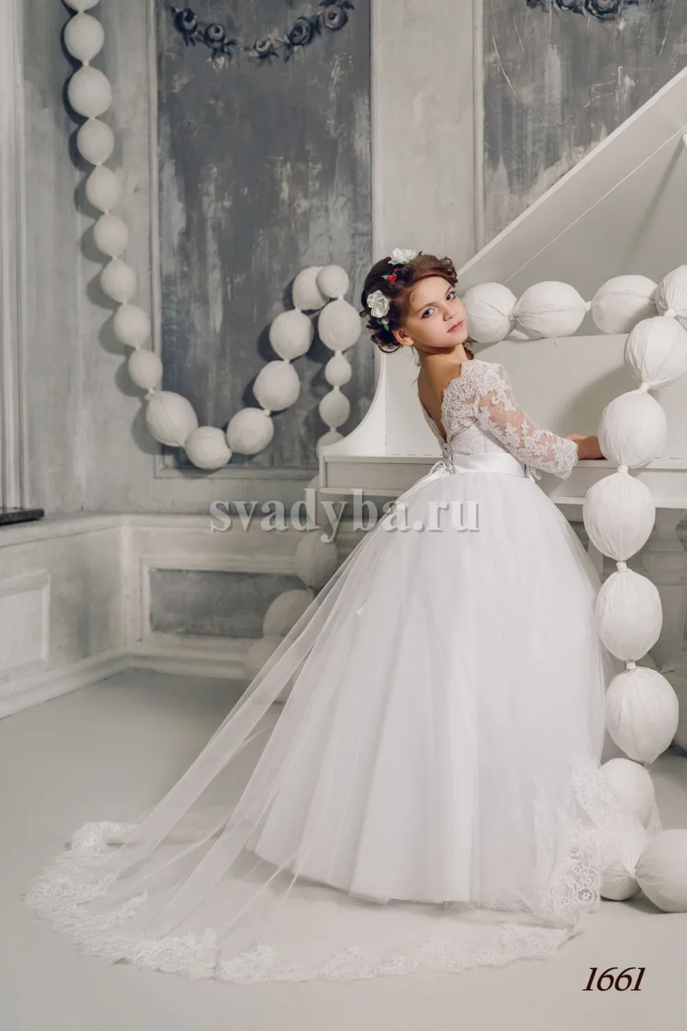 

V-neck Lace Girl Dress Child with Appliques Mesh Ball Gowns Kids Holy Communion Dresses 1-14 Year Old For Christmas