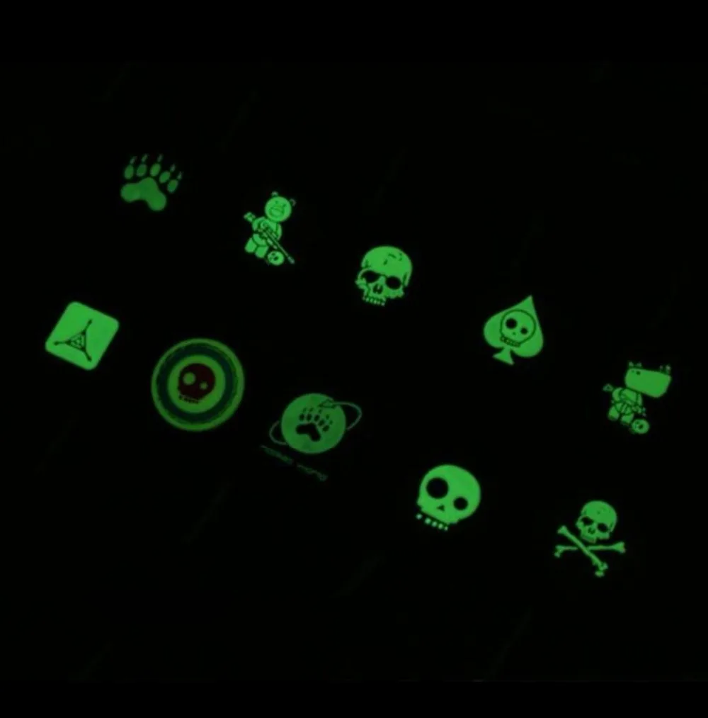 

2pcs Mini Rubber Tactical Patch Glow In Dark TAD BEAR CLAW SKULL Patches 3D PVC Small Badge Hook Rocket World Combat Armband