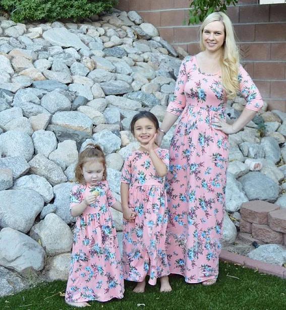 

Family Look Half Sleeve Dresses Mother Daughter Mommy and Me Clothes Mom Mum Mama and Daughter Matching Outfits Dress Clothing