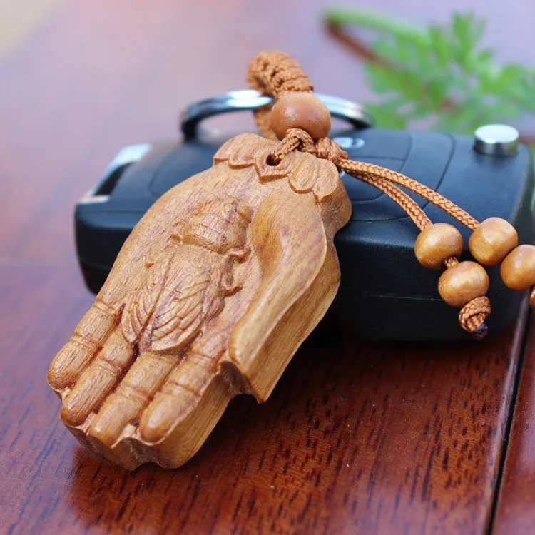 круглые брелки из дерева. резной брелок из дерева. деревянные брелки с гравировкой. деревянный брелок. брелок дерево круглый.