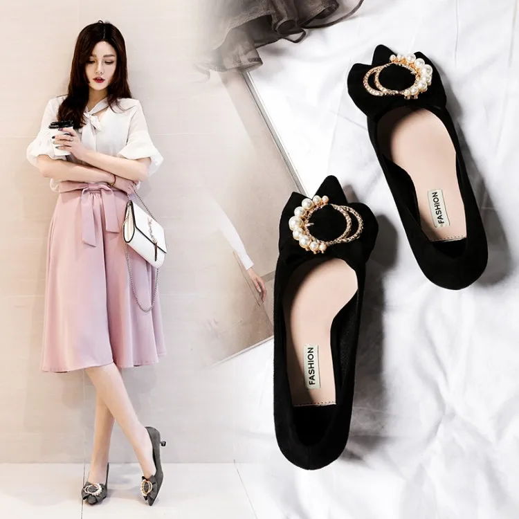 

2019 Korean version of the new pointed rhinestone pearl high heels elegant shallow mouth single shoes red bridal shoes.