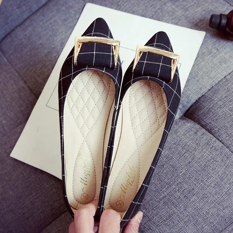 

Spring/Autumn 2019 Women Flats Shoes Ballet Flats Fashion Plaid Pointed Toe Shoes Woman Slip-On Metal Decoration Plus Size 33-43