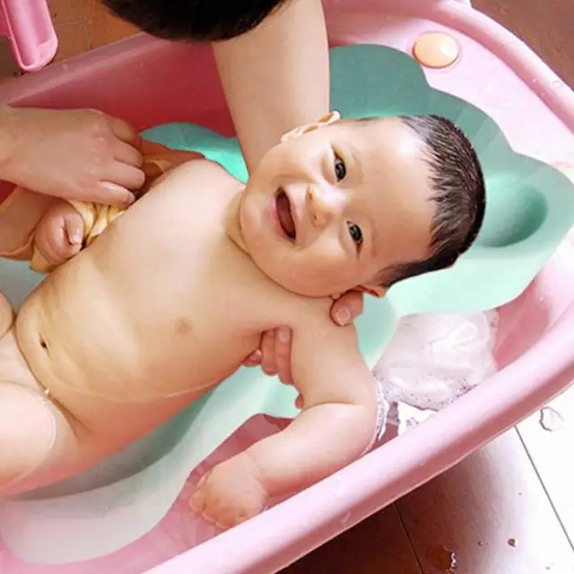 Baby 2024 bathtub sponge