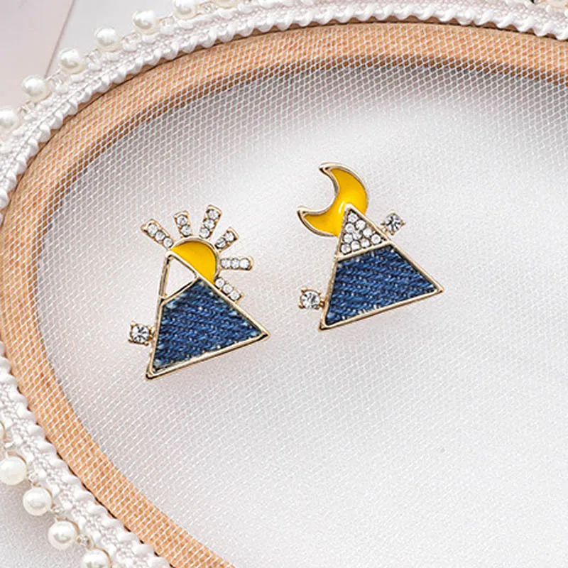 

2018 Geometry Triangle Sun Moon Mount Stud Earrings Asymmetric Shiny Zircon Crystal Denim Blue Earring for Women Fashion Jewelry