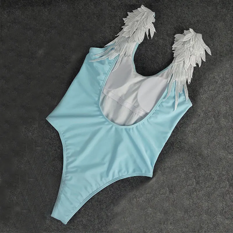 10690828308_2135615343