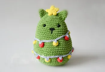 

crochet armigurumi rattle toy Christmas cat model number 920