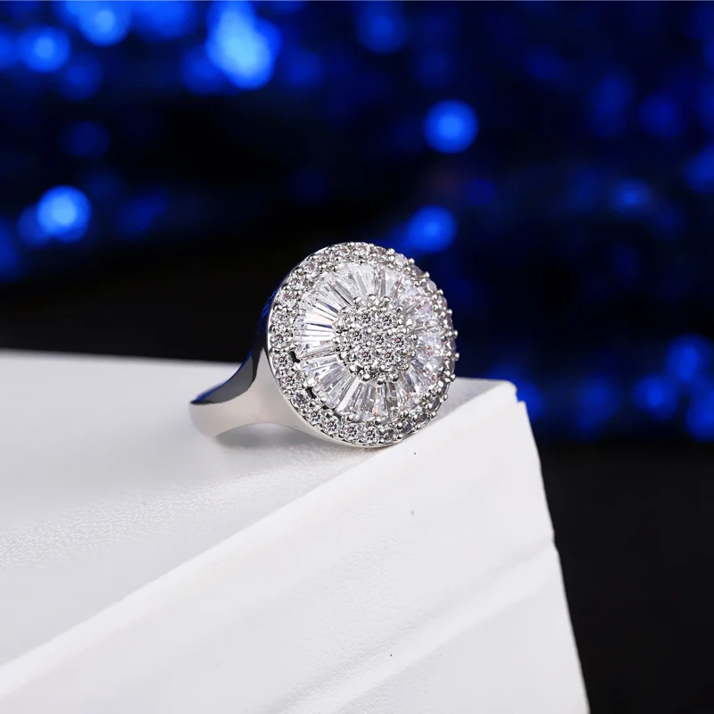 Pera Новая мода дизайн большой прозрачный Белый Micro Pave AAA+ кубический цирконий Сверкающий Круглый Серебряный цвет обручение вечерние кольца R065