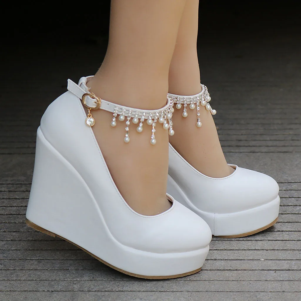 Летние босоножки; женские свадебные туфли на танкетке с ремешком и кристаллами; босоножки на высоком каблуке; большие размеры