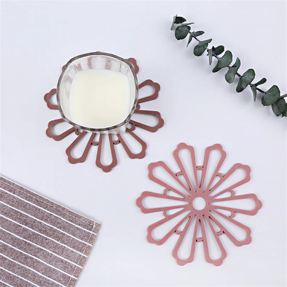 Шикарный цветок форма Coaster кофе мягкие пластиковые салфетки для обеденного стола коврик теплоизоляция Нескользящая Водонепроницаемая салфетка розовый серый