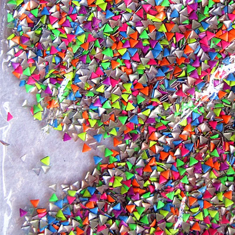 

NEW DIY triangle 100PC / PAG FACTORY DIRECT NAIL RIVETS JEWELRY METAL RIVETS MIXED COLOR 4MM TRIANGLE NAIL JEWELRY