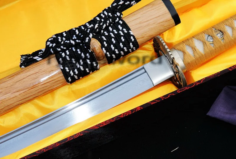 

FOLDED STEEL JAPANESE SAMURAI FULL TANG KATANA SWORDR