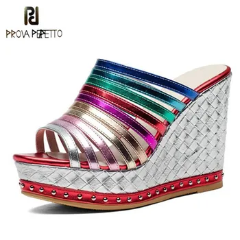 

Prova Perfetto Summer Sweet Rainbow Slippers Women Fish Head Wedges Slippers Narow Band Rivet Thick Bottom Sandals Shoes Woman