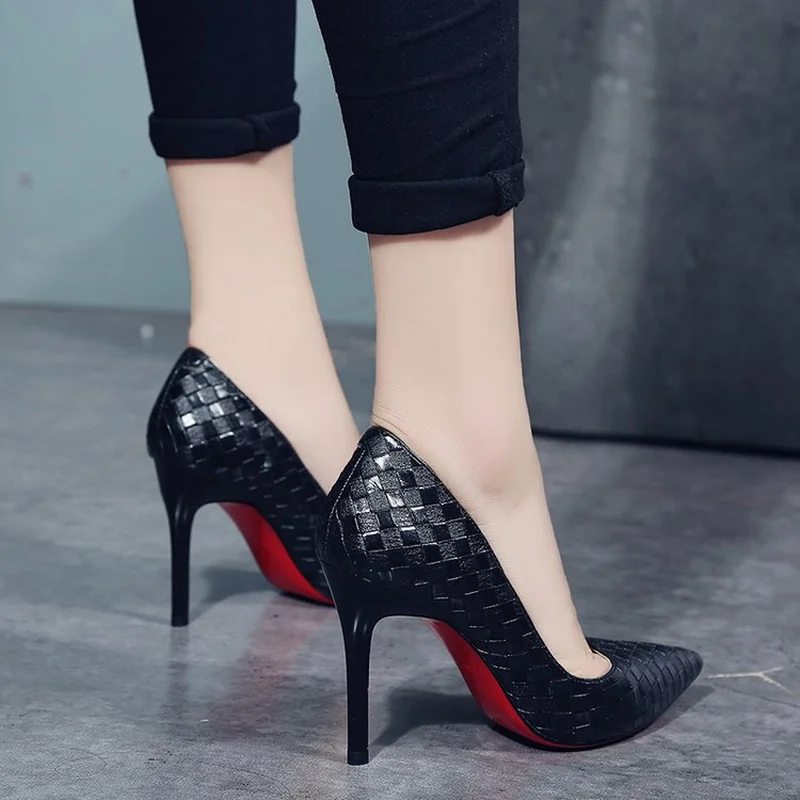 Baratos Europa Sexy zapatos de mujer rojo inferior tacones altos bombas PRIMAVERA otoño 2019 nuevos tacones finos puntiagudos zapatos de fiesta de Mujer Zapatos