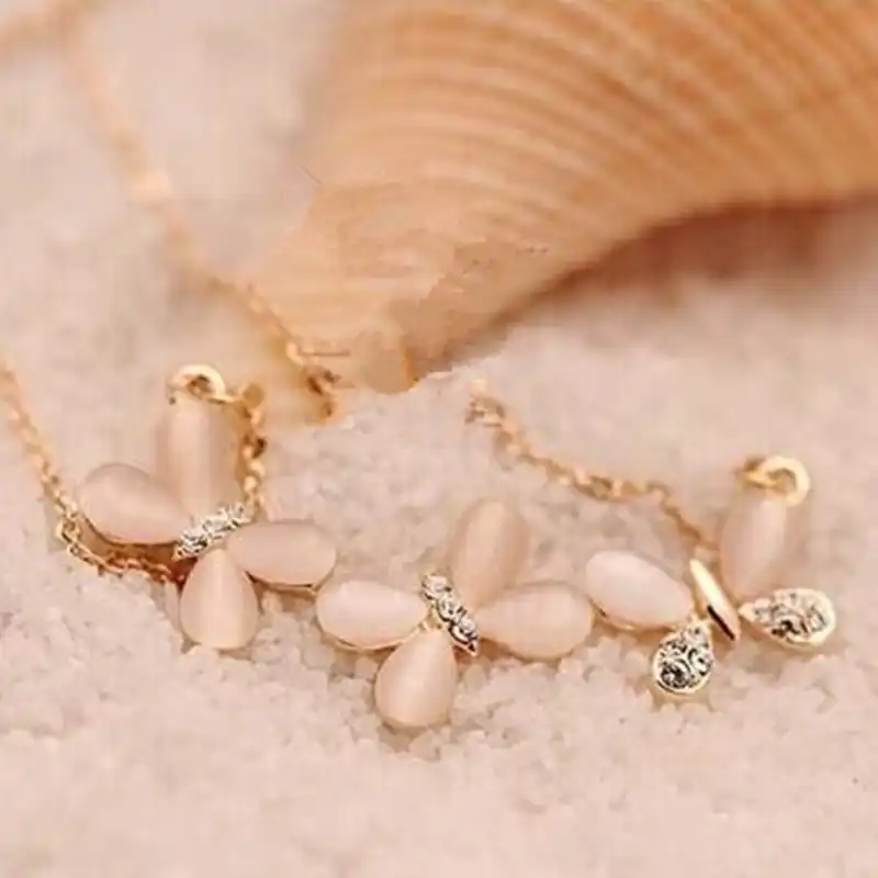 Короткая женская цепочка с бабочкой Opals короткая до ключиц женское ожерелье