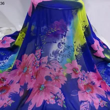 75D Высокая скрученная печатная шифоновая ткань расположение одежды шелковый шарф ткань шифон Ткань цветочный принт шифон платье ткань