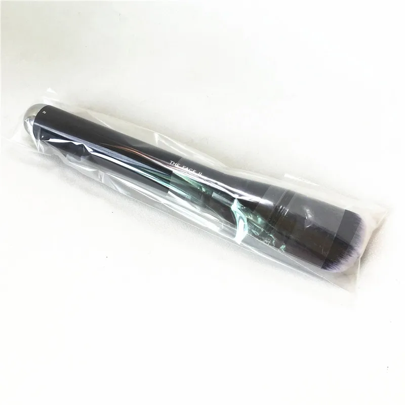 Marc Jacobs The Face II Sculpting Foundation Brush _ 1