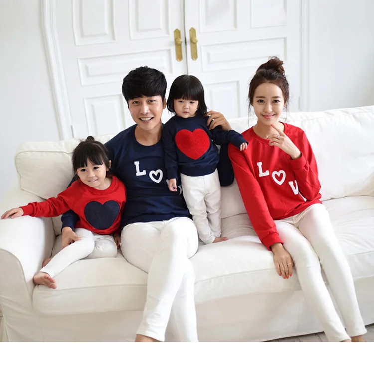 

New arrival 2019 family matching clothes Mom/Dad/Baby Love Long-Sleeve Cotton T shirts spring/autumn Family Clothing sets