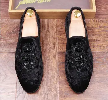 

New arrival men's Velvet Loafers Party wedding Shoes Europe Style Gold Embroidered Velvet Slippers Driving moccasins for Men 580