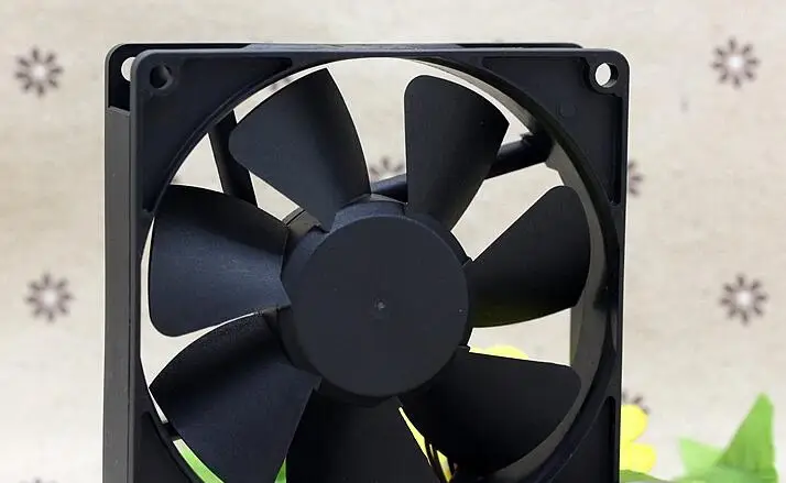 

9225 12V MF92251V3-Q010-Q99 92*92*25MM 12V 1.74W 4 line heat sink fan