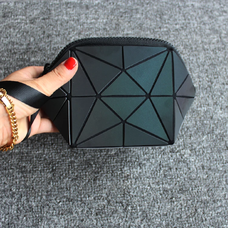 2017Hot-selling reflect light semicircle cosmetic bag Women Brand New pouch Geometric noctilucent makeup bag 2017Hot-selling reflect light semicircle cosmetic bag Women Brand New pouch Geometric noctilucent makeup bag