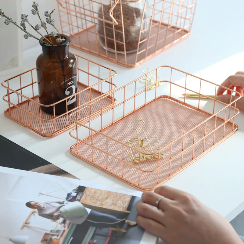 الذهب معدن الاسكندنافية الحديثة مجلة سلة التخزين برميل خمر newpaper النمط الصناعي الأسلاك المعدنية حامل الجدول عرض صينية