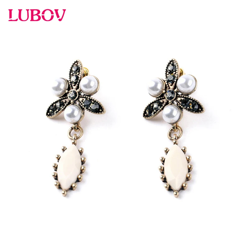 

Imitation Pearls Clover Design Stud Earrings 2018 Summer New Arrival Fashion Women stud Earrings Christmas Gift for Girlfriend