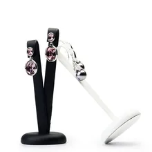  New Fashion Black White V Shape PU Leather Creative Earrings Display Holder Earrings Display Stand Earrings Rack Jewelry Display 