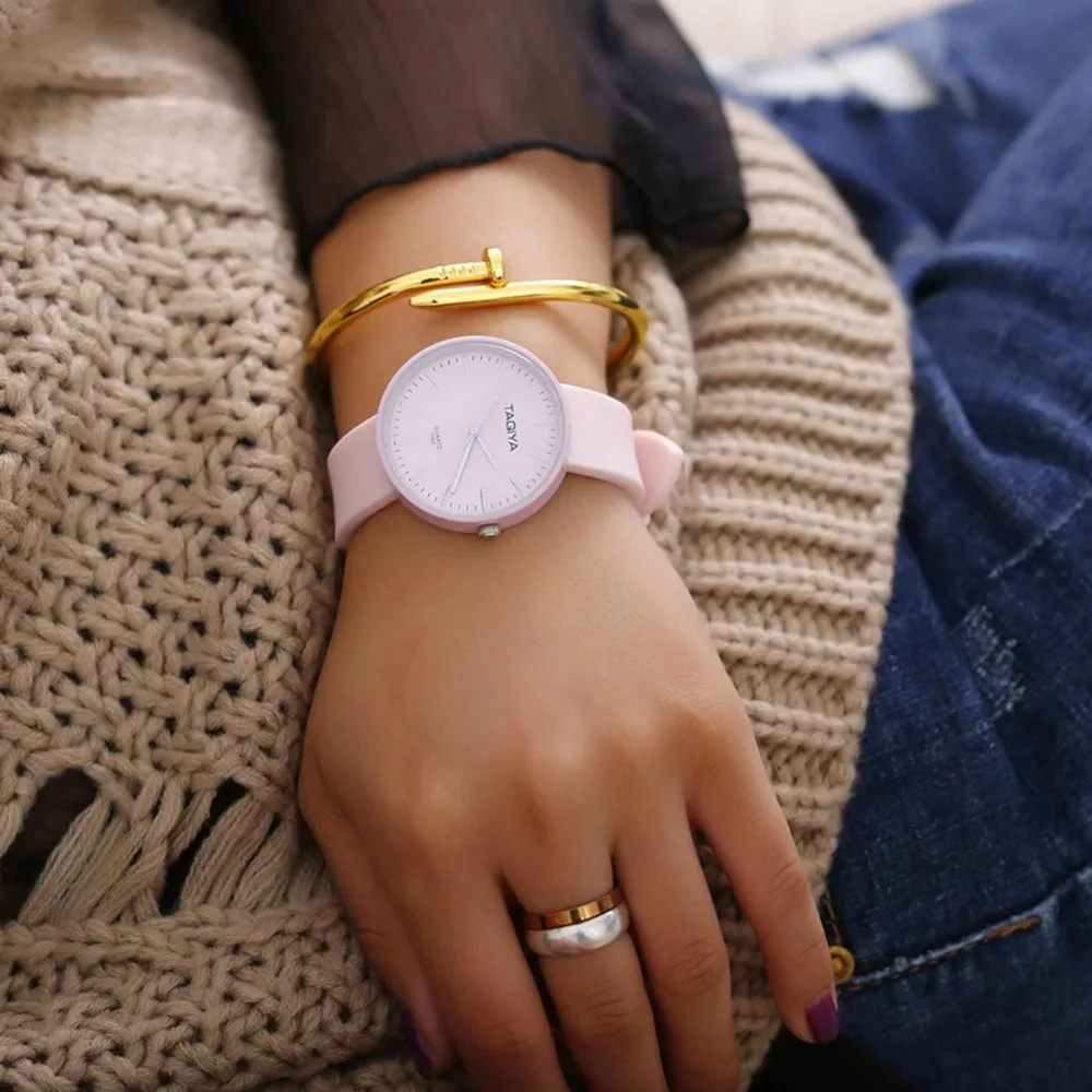 5 цветов простые Стиль часы в силиконовом корпусе с высокими каблуками в Для женщин часы кварцевые наручные часы для дам женские стильные Молодежные