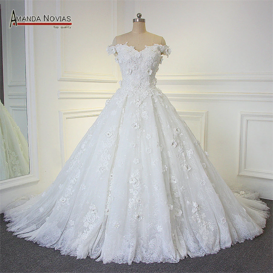

Amazing Beautiful Flowers Handmade Wedding Dress With Off The Shoulder Straps 2017 Bridal Dress