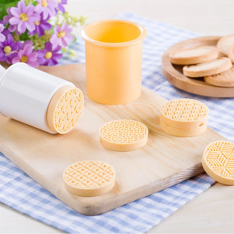 

Silicone Baking Accessories Cupcake Decoration Biscuit Mold Cookie Cutter 6pcs Three-Dimensional Animal Stamps Pattern