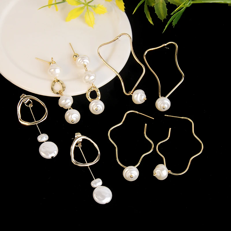 

New Fashion 2019 Baroque White Pearl Earrings For Women Irregular Geometric Gold Metal Long Drop Earring Wedding Party Jewelry