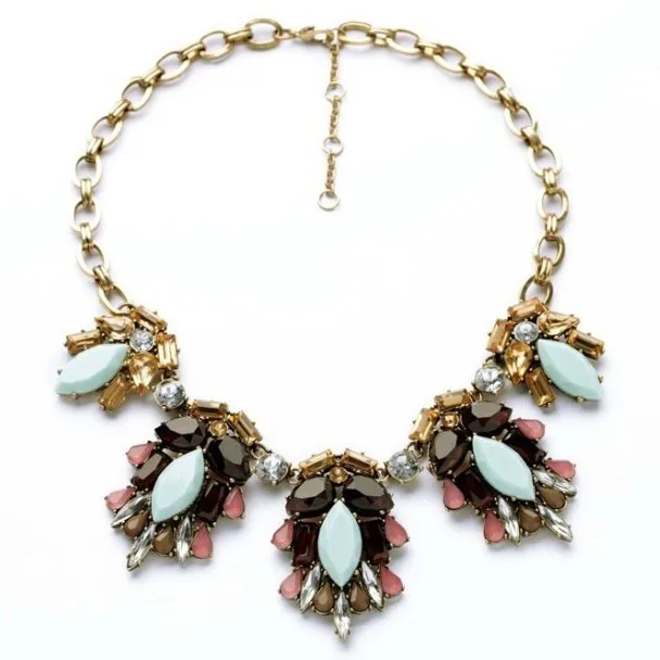 

Wing Yuk Tak 2017 Fashion Brand Bohemian Multicolor Chunky Crystal Acrylic Necklace Wedding Jewelry Clothes Accessories