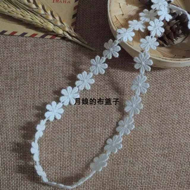 

Beige water soluble small flower cotton embroidery Embroidered clothes home decoration DIY lace accessories 1.4cm