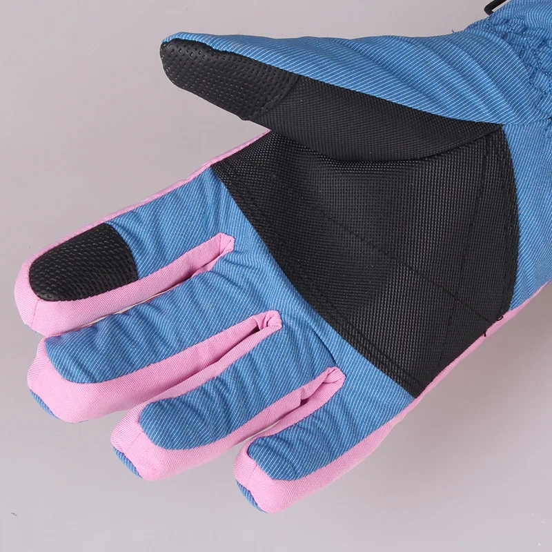 Skiing gloves 5