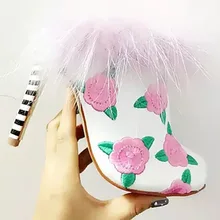 Для женщин сладкий весенний цветочный Вышивка Peep Toe Ботильоны Настоящее Raccon Мех животных стилет Высокие каблуки босоножки Короткие bottines Обувь
