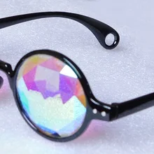 Очки калейдоскопа в черной оправе со стеклянными линзами призмы