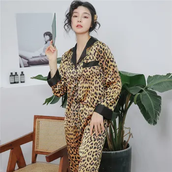 

2020 Leopard Printed 2 Pieces Pajamas Set V-neck Satin Long Sleeves Pajamas Faux Silk Women Sleepwear Pajama