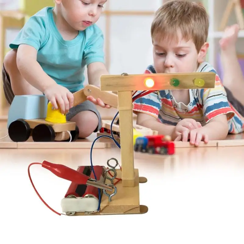 

DIY Traffic Light Toy Assembled Puzzles Toys Mini Scientific Experiment Model Early Learning Educational Toy for Children Kids